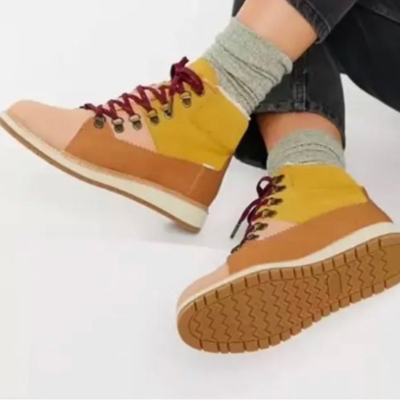 Toms Shoes - Tom's Mesa Hiking Boots Honey Oil Nubuck Suede Shoes Women's Size‎ 10 NWOB 7303